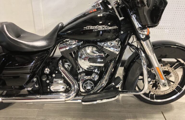 2015 Harley-Davidson® Street Glide® Special Vivid Black