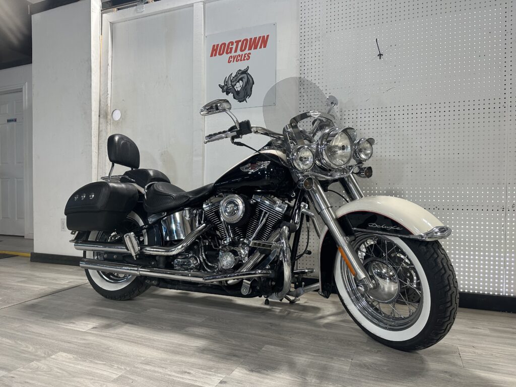 2011 Deluxe, Vance & Hines Slip-ons, Hi-Flow Intake, Quick Attach Passenger Backrest & Luggage Rack, ISO Grips, 64536 Kms, Chrome Light Visors, Smoked Signal Lenses, Quick Attach Windshield, Hwy Pegs, HD Deluxe Saddle Bags, Security, Upgraded Mirrors, $12995.00 Plus Tax And License, Financing Available OAC. Stock # 018595