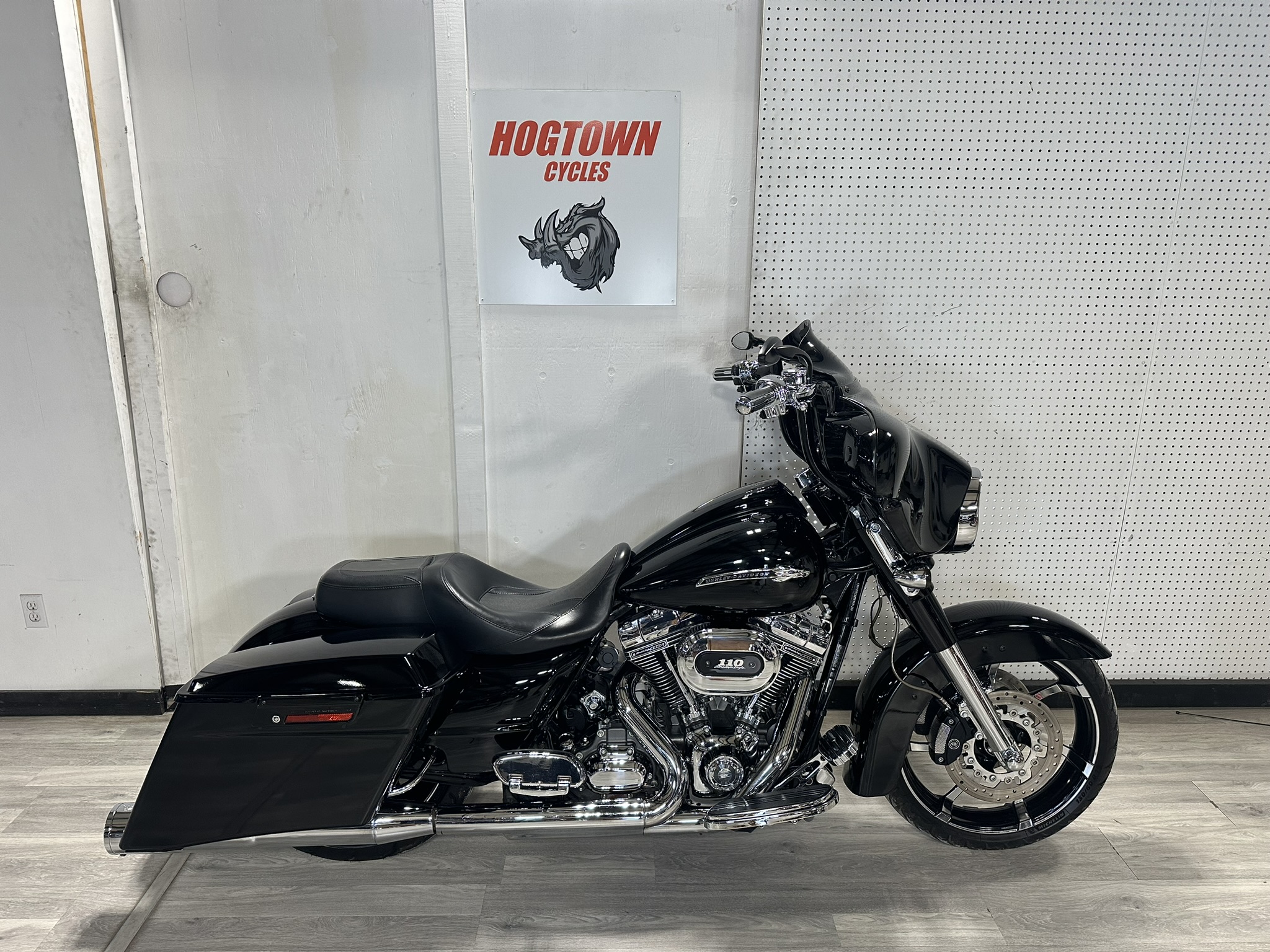 HARLEY DAVIDSON CVO STREET GLIDE FOR SALE ONTARIO