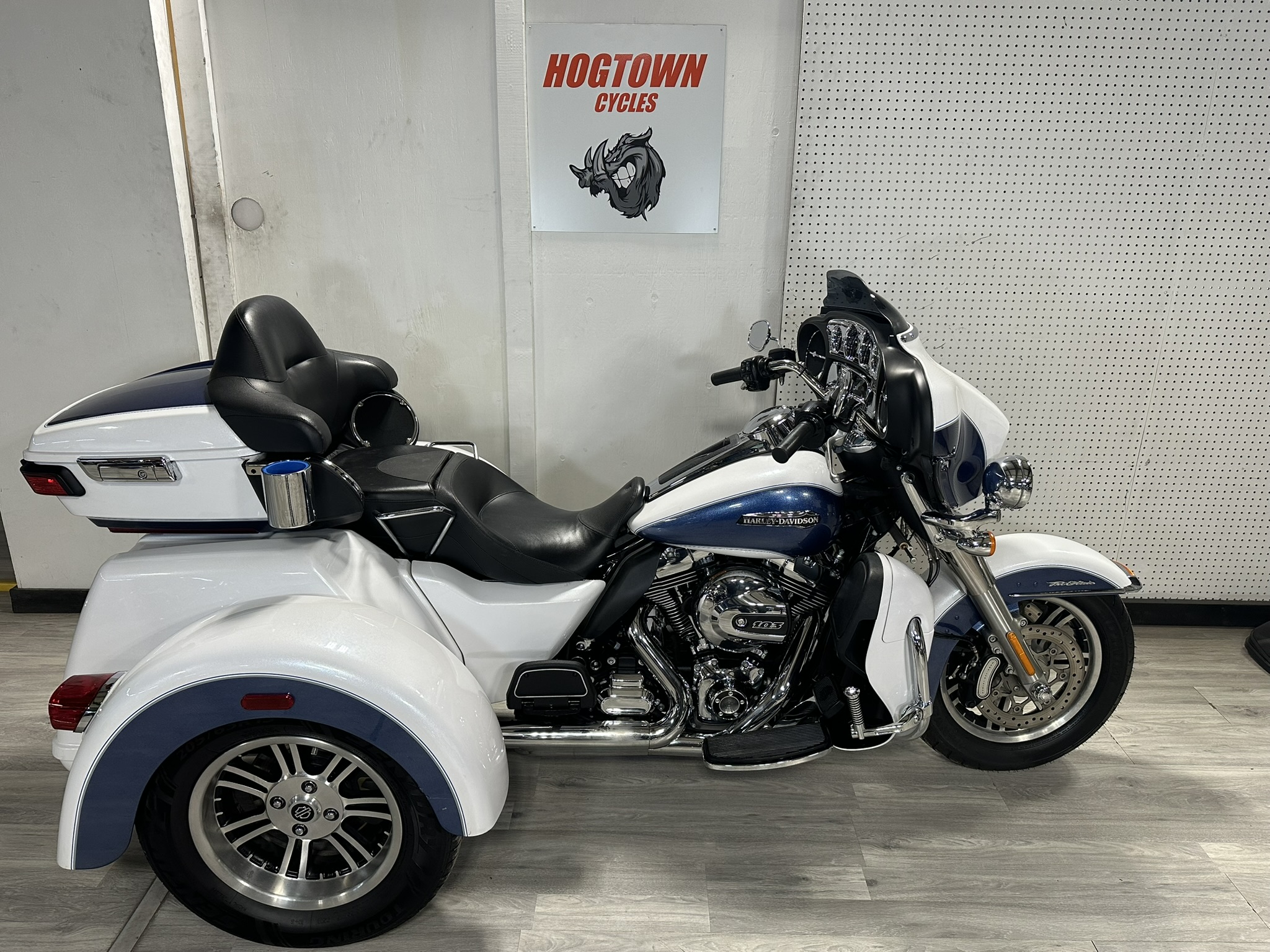 HARLEY DAVIDSON TRI GLIDE FOR SALE ONTARIO HOGTOWN CYCLES