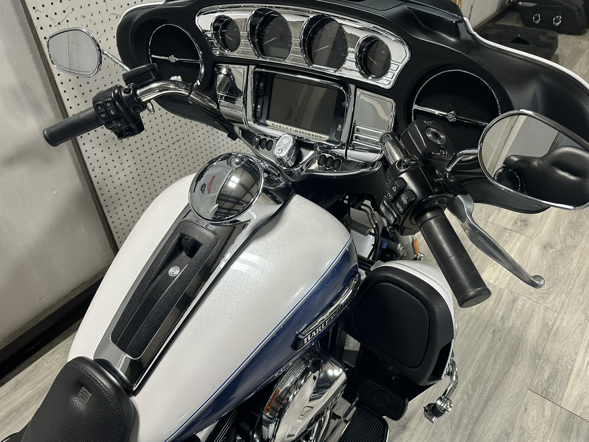 HARLEY DAVIDSON TRI GLIDE FOR SALE ONTARIO HOGTOWN CYCLES