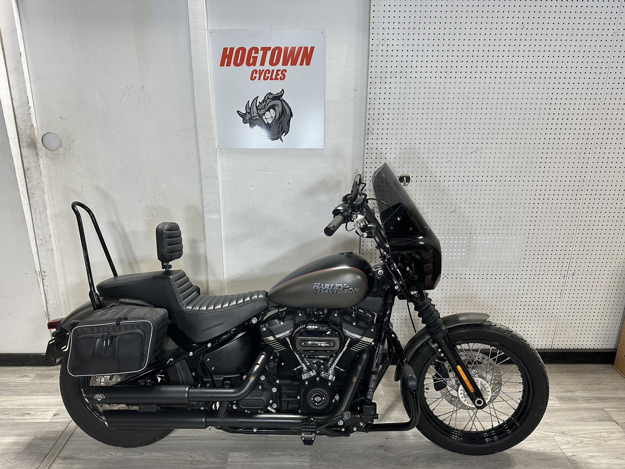 HARLEY DAVIDSON STREET BOB FOR SALE ONTARIO